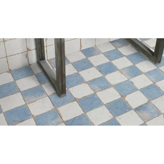 vintage starodavny cementovy obklad efekt rustikalna podlahova dlazba dlazba modra biela retro osuchana antikovana starodavny efekt podlahovy obklad dlazba kuchyna obyvacka spalna vidiecky dom rekonstrukcia budapest interierovy obchod loft.jpg